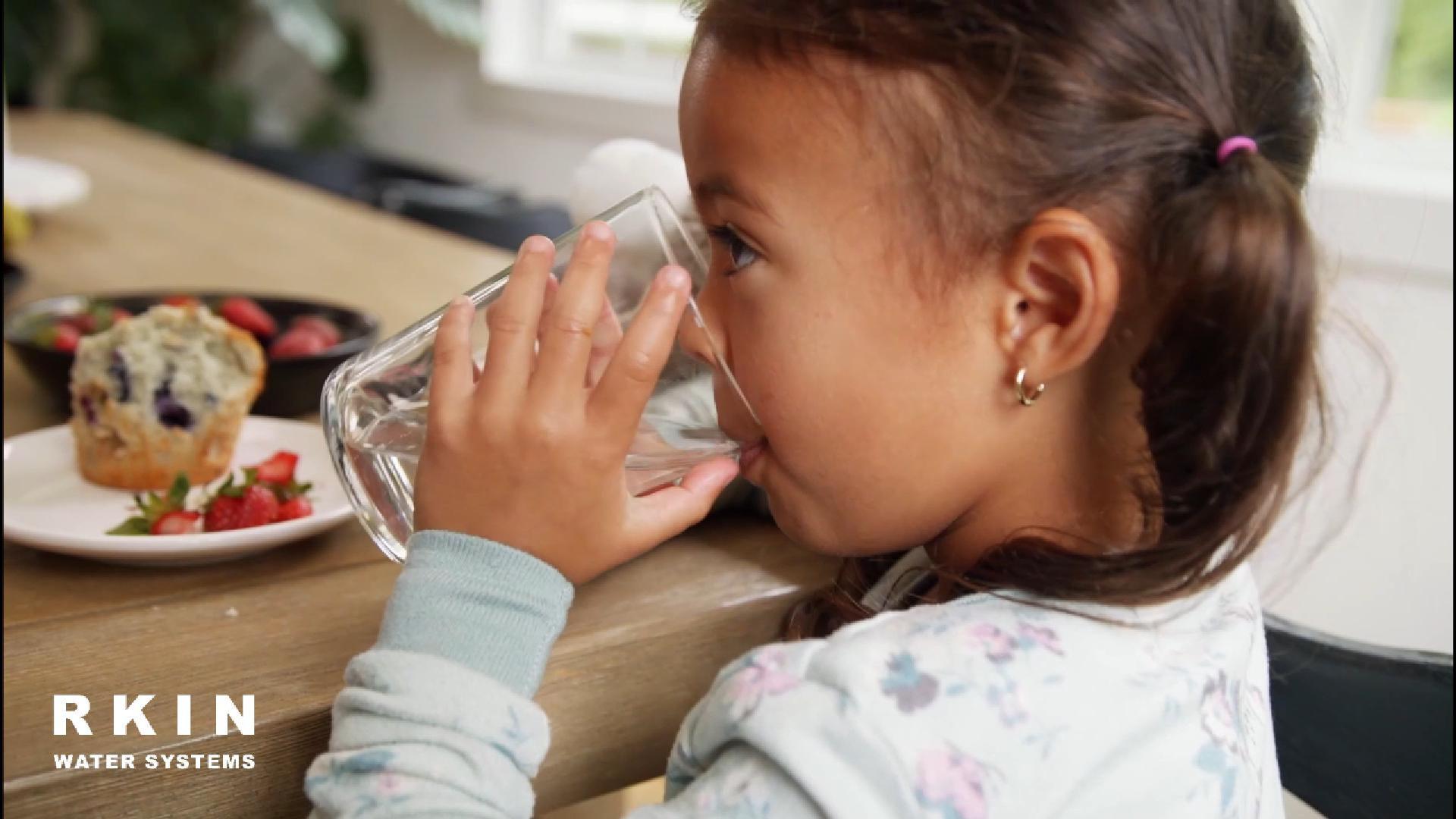 Load video: U1 Space - Saving 4 - in - 1 Water Filter System - RKIN